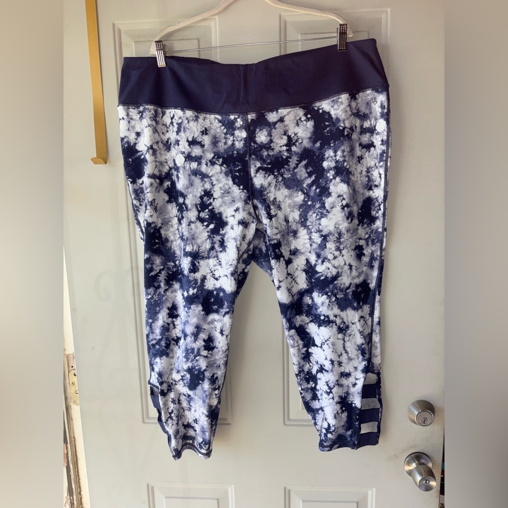 Torrid navy/white tie dye crop leggings size 5